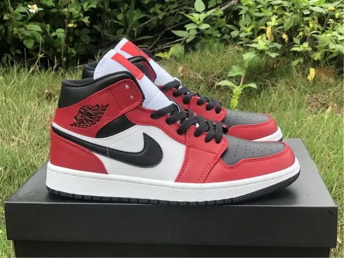 Authentic Air Jordan 1 Mid “Chicago Black Toe” EAFCF67