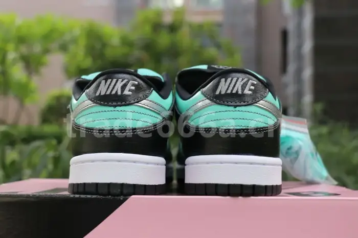 Authentic Nike SB Dunk Low Diamond Tiffany 