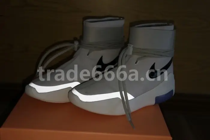 Authentic Nike Air Shot Around “Light Bone” 