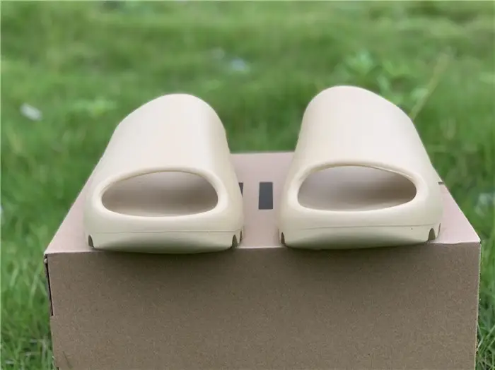 Yeezy Slide-002 