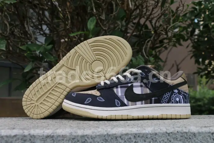 Authentic Travis Scott x Nike Dunk SB 