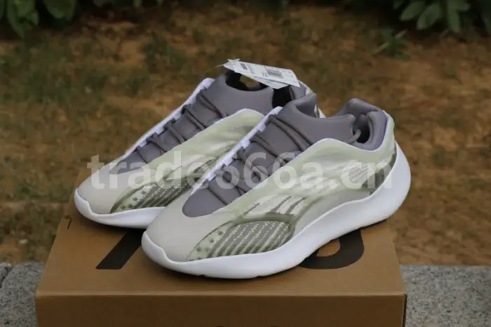 Authentic Yeezy 700 V3 White Grey CDEFD292