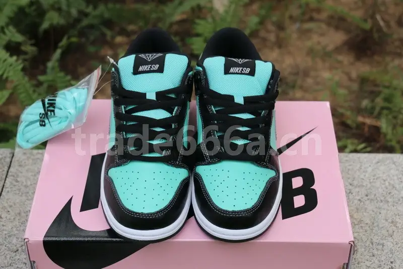 Authentic Nike SB Dunk Low Diamond Tiffany 
