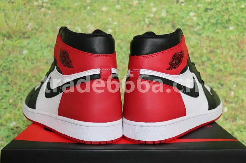 Air Jordan 1 OG High “Black Toe”2016 