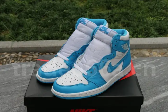 Authentic Air Jordan 1 Retro High OG “UNC” ABCFA777