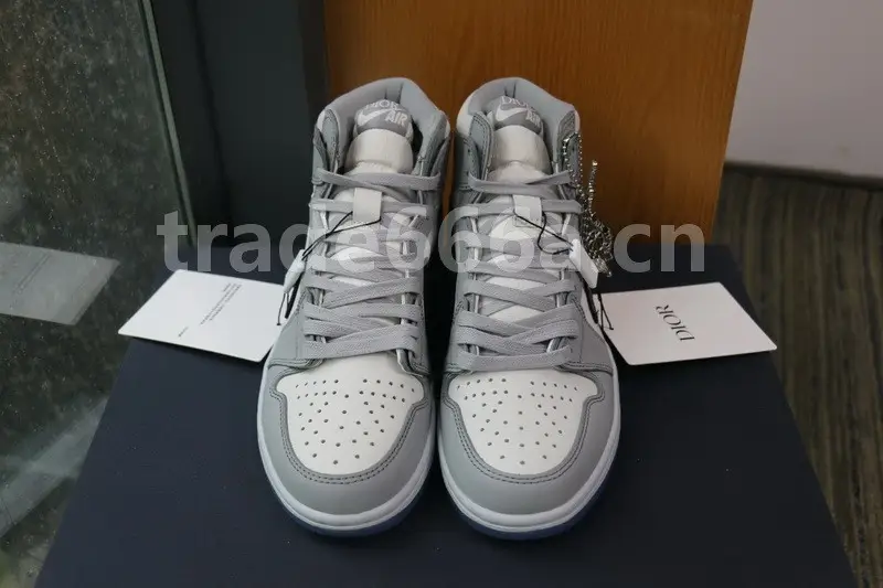 Authentic Dior x Ai Jordan 1 High Top （with dior boxes） 