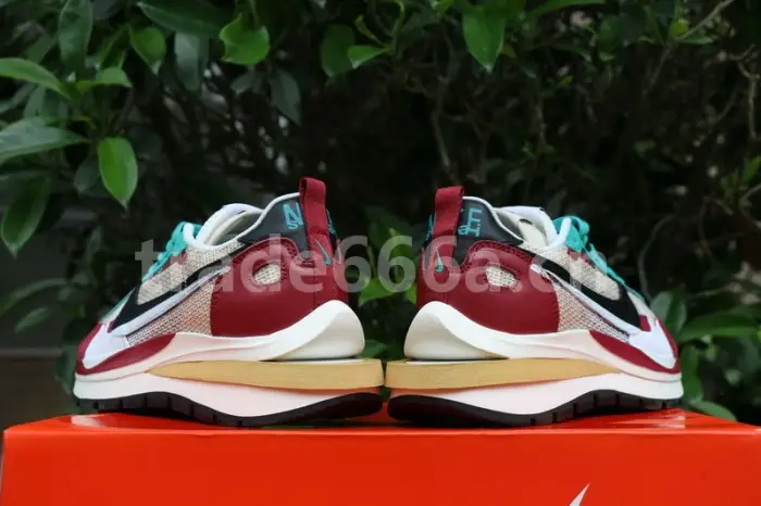 Authentic Sacai x Nike Pegasus VaporFly SP Villain Red 
