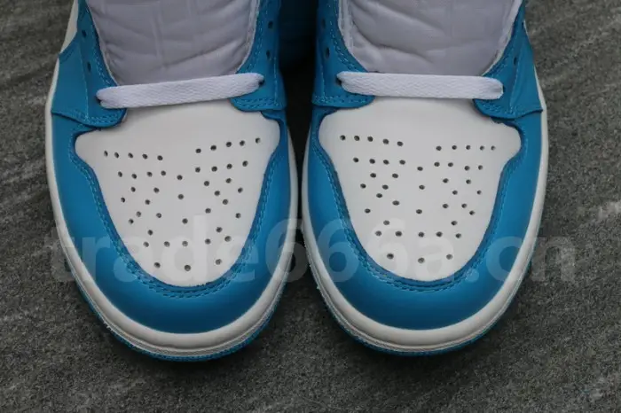 Authentic Air Jordan 1 Retro High OG “UNC” 