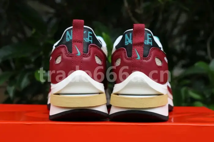 Authentic Sacai x Nike Pegasus VaporFly SP Villain Red 