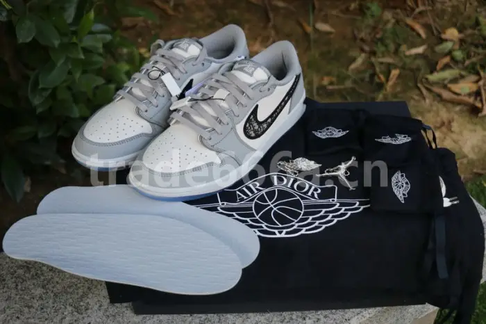Authentic Dior x Ai Jordan 1 Low Top (with dior boxes) 