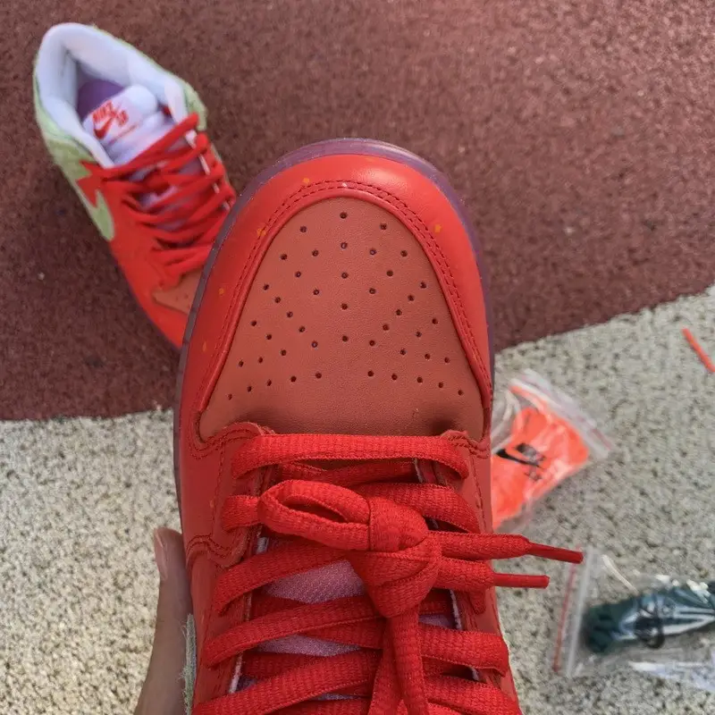 Authentic Nike SB Dunk High “Strawberry Cough” 