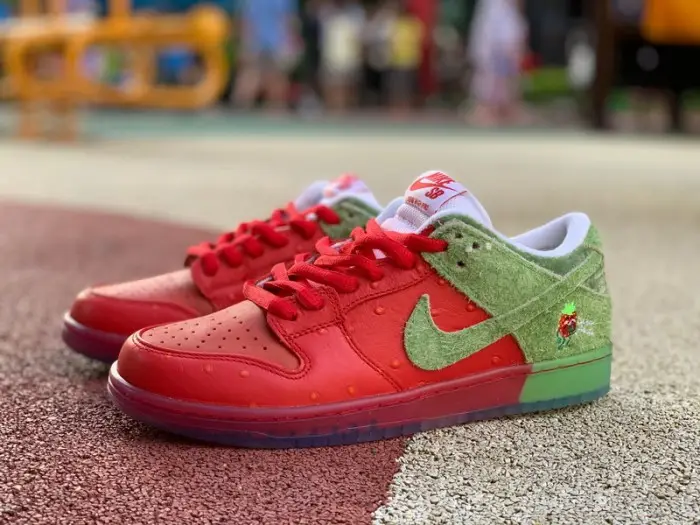 Authentic Nike SB Dunk High “Strawberry Cough” Women size 