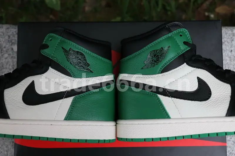 Authentic Air Jordan 1 High OG “Pine Green” 