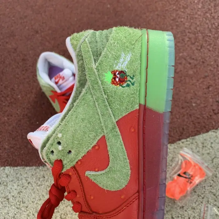 Authentic Nike SB Dunk High “Strawberry Cough” 