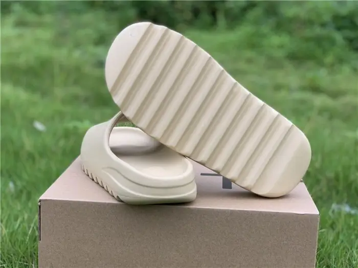 Yeezy Slide-002 