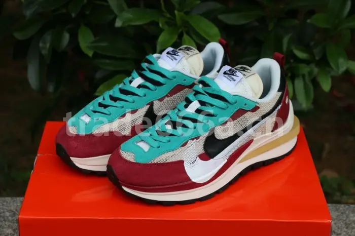 Authentic Sacai x Nike Pegasus VaporFly SP Villain Red DBEAC75