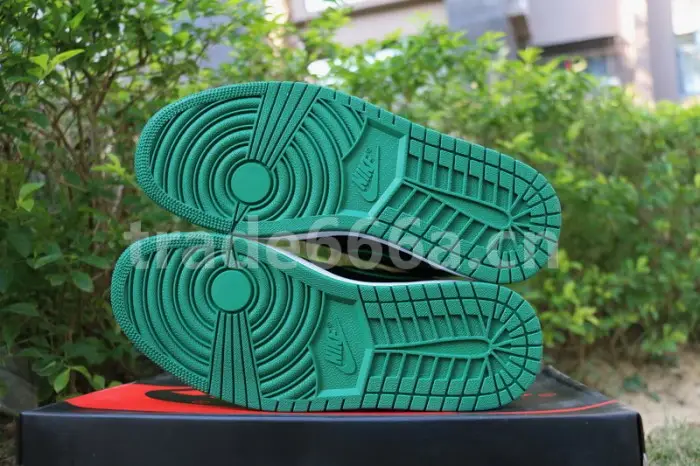 Authentic Air Jordan 1 Retro High OG “Pine Green” 