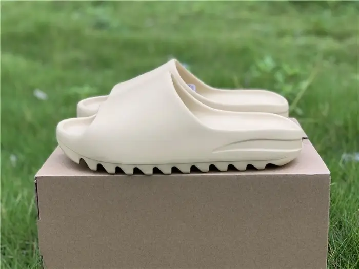 Yeezy Slide-002 