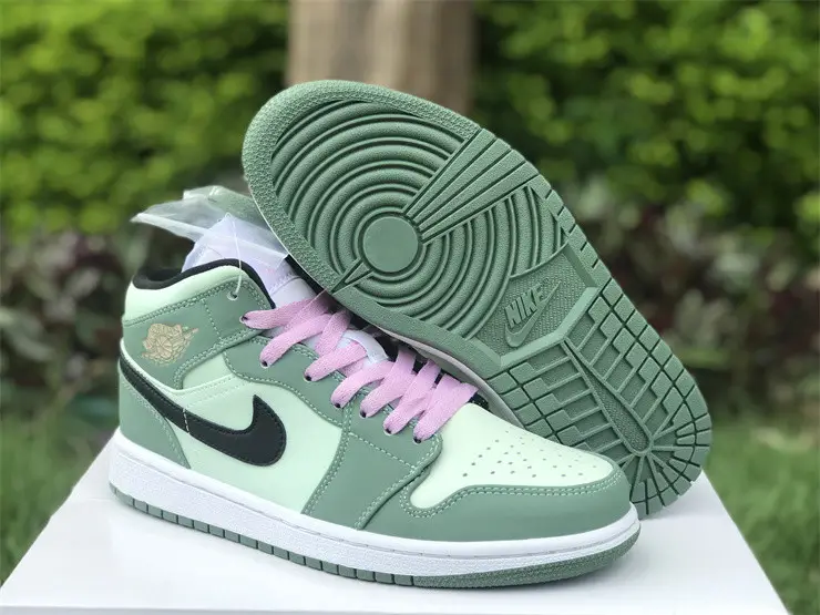 Authentic Air Jordan 1 Mid SE “Dutch Green” 