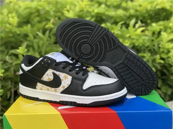Authentic Supreme x Nike SB Dunk Low “Black Stars” 