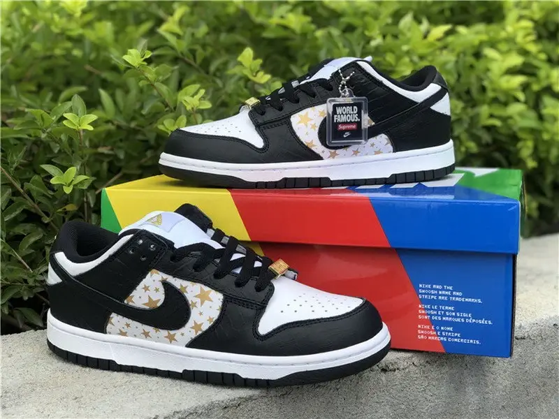 Authentic Supreme x Nike SB Dunk Low “Black Stars” 