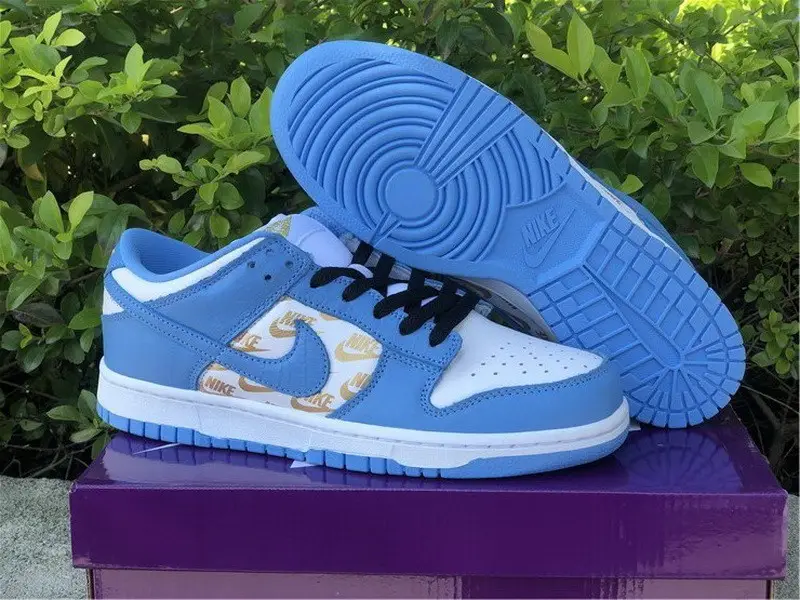 Authentic Supreme x Nike SB Dunk Low Blue 