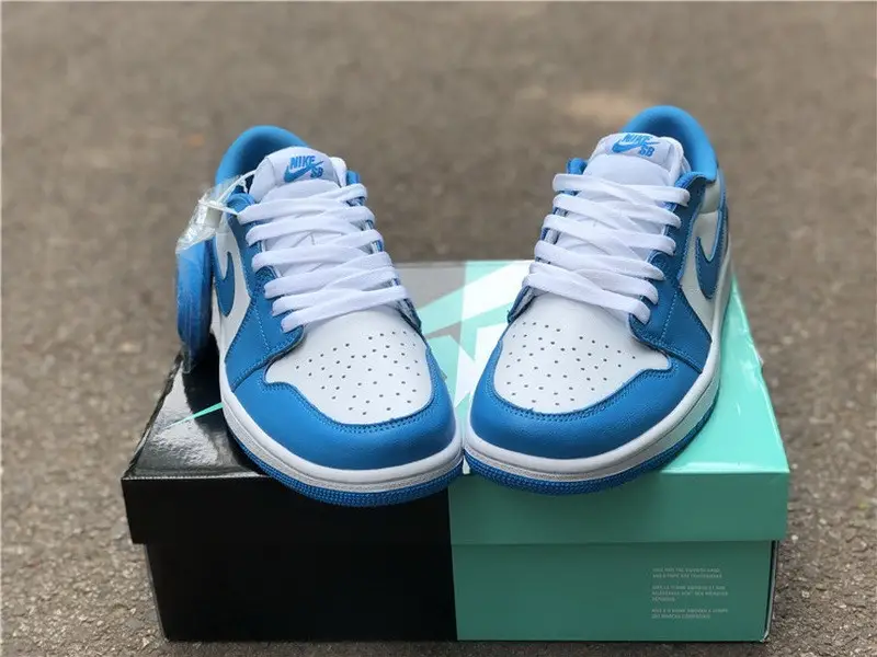 Authentic Nike Dunk SB Unc 