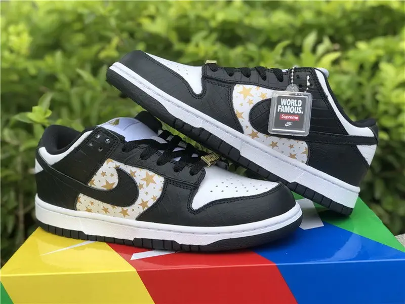 Authentic Supreme x Nike SB Dunk Low “Black Stars” 