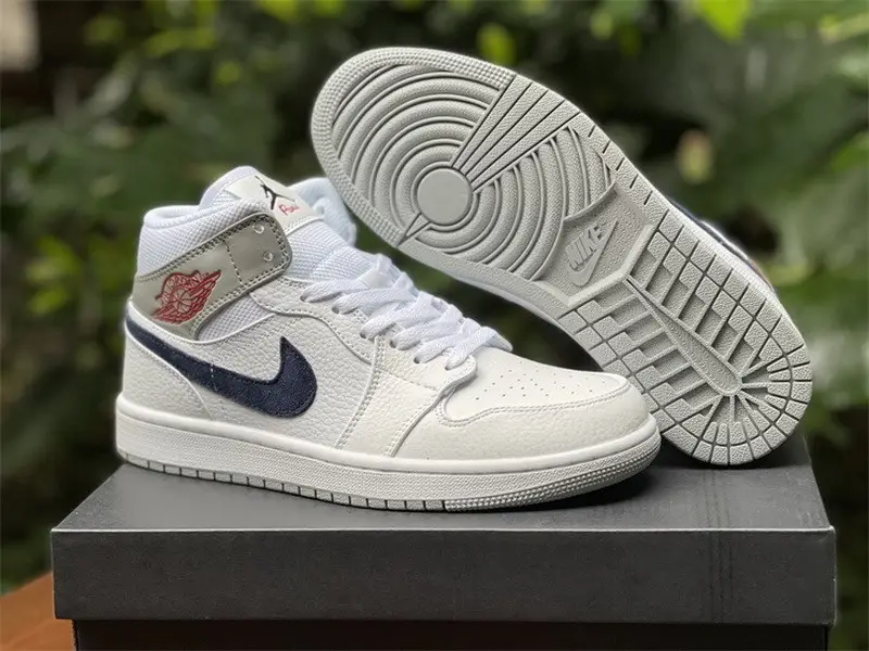 Authentic Air Jordan 1 Mid “Paris” GS 
