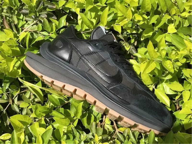 Authentic Sacai x Nike VaporWaffle Black 