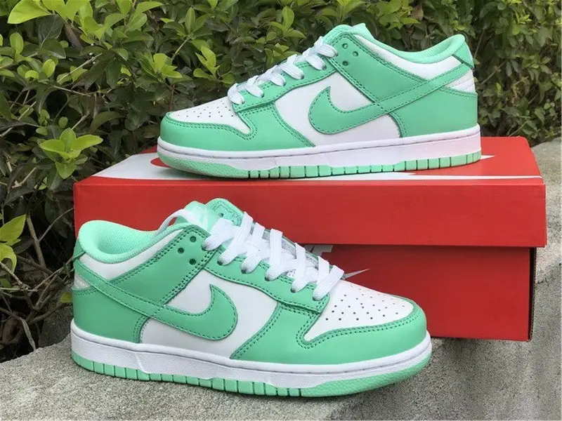 Authetnic Nike Dunk Low WMNS “Green Glow” 