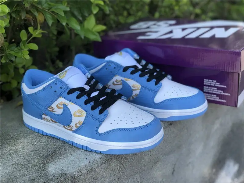 Authentic Supreme x Nike SB Dunk Low Blue 