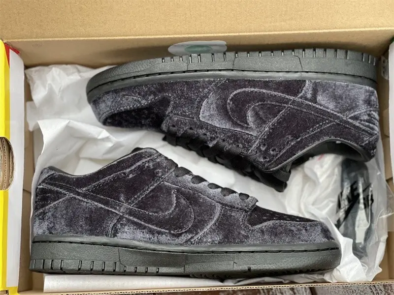 Authentic Dover Street Market x Nike Dunk Low 
