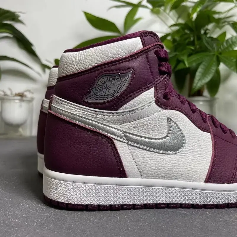 Authentic Air Jordan 1 High OG “Bordeaux” 