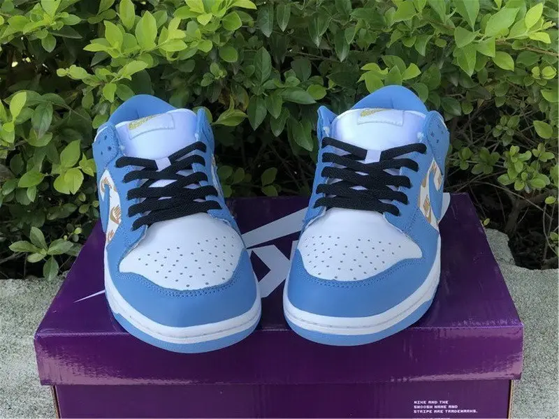 Authentic Supreme x Nike SB Dunk Low Blue 