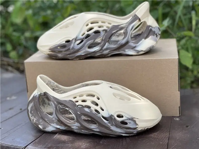 Authentic Yeezy Foam Runner “MX Cream Clay” 