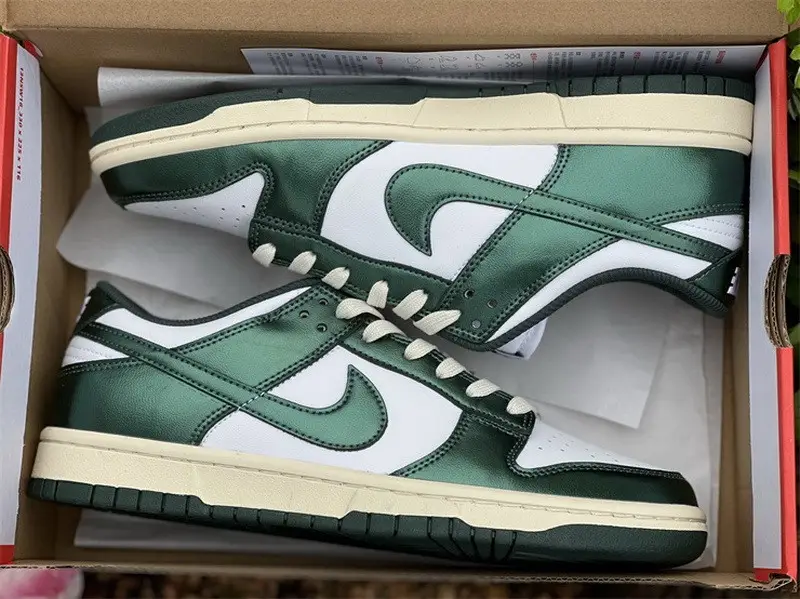 Authentic Nike Dunk Low Vintage Green 