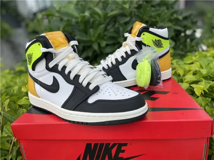 Air Jordan 1 High OG “Volt Gold” 