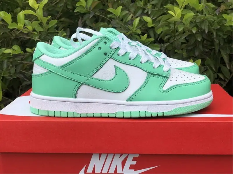 Authetnic Nike Dunk Low WMNS “Green Glow” 