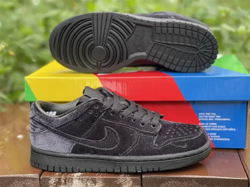 Authentic Dover Street Market x Nike Dunk Low 