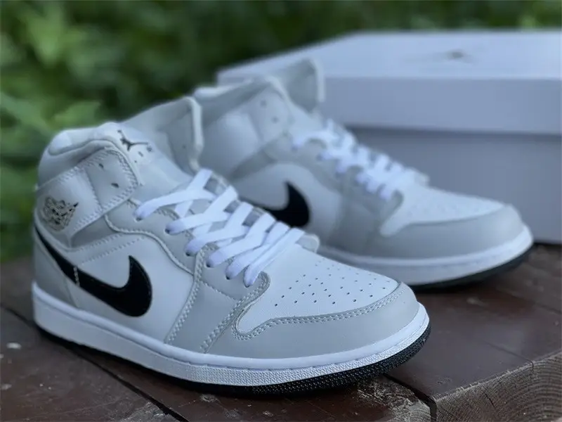 Authentic Air Jordan 1 Mid “Light Smoke Grey” 