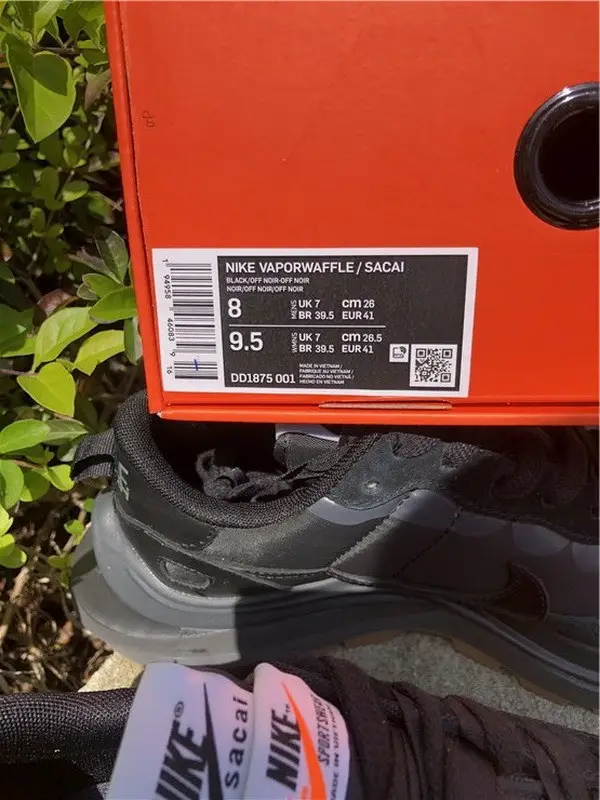 Authentic Sacai x Nike VaporWaffle Black 