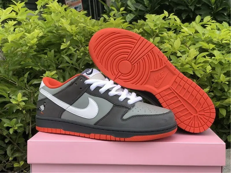Authentic Nike Dunk SB Low Purple Pigeon Low NY 