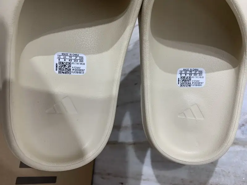 Yeezy Slide Bone FZ5897 