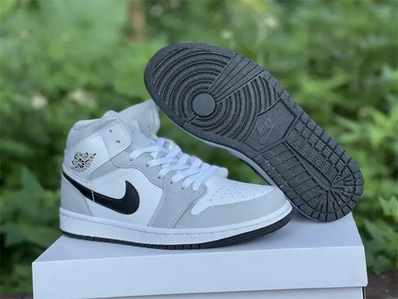 Authentic Air Jordan 1 Mid “Light Smoke Grey” 