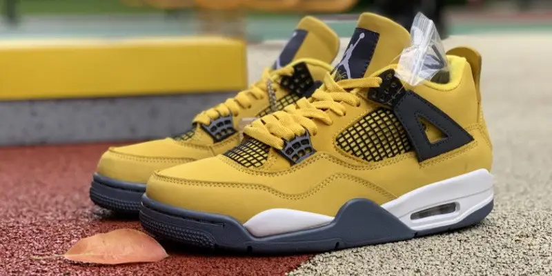 Authentic Air Jordan 4 “Lightning” GS 