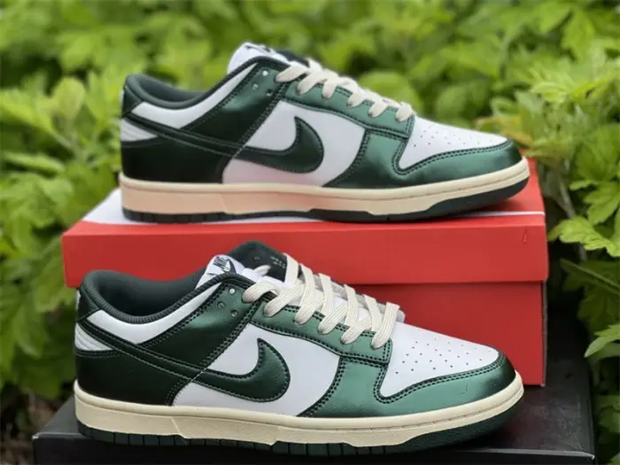 Authentic Nike Dunk Low Vintage Green 