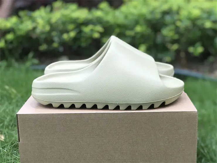Yeezy Slides Resin FZ5904 