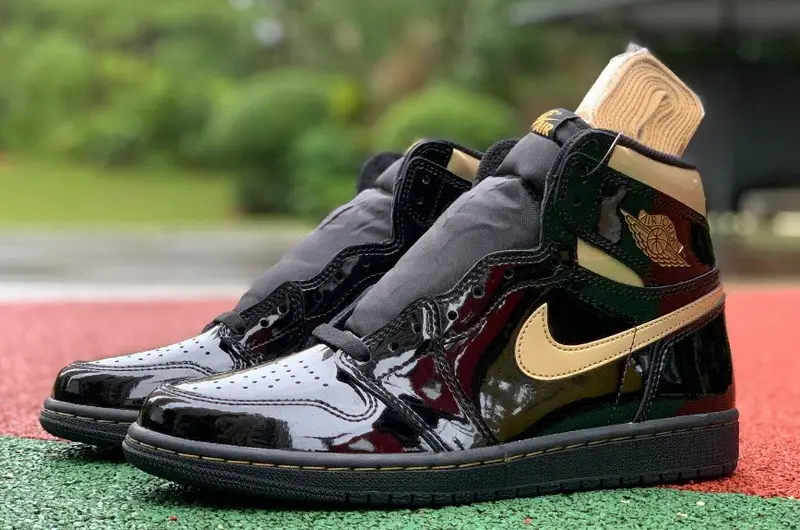 Authentic Air Jordan 1 High “Black Metallic Gold” GS 