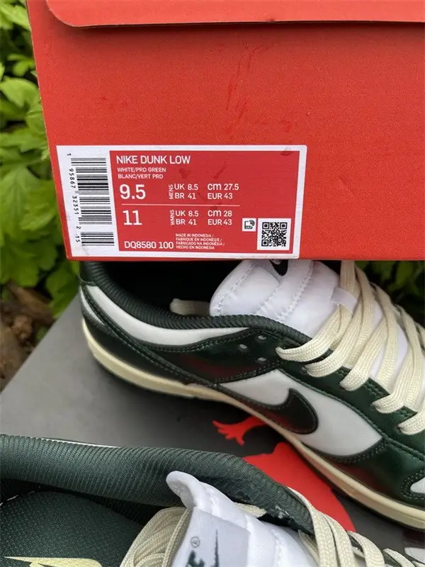Authentic Nike Dunk Low Vintage Green 